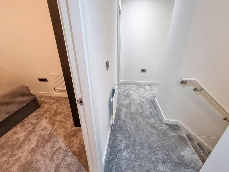 Luxury City Centre Townhouse With Parking Manchester Extérieur photo